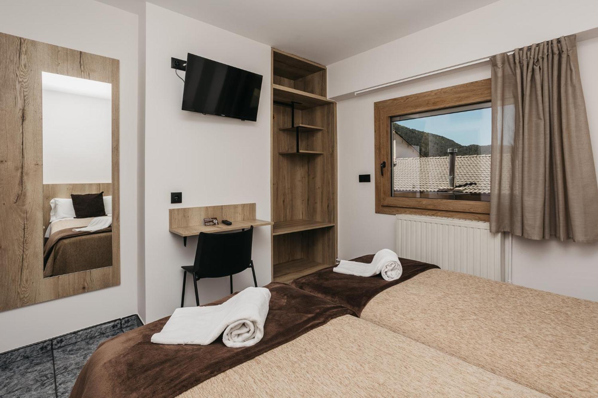 La Trobada Hotel Sport Ripoll Esterno foto