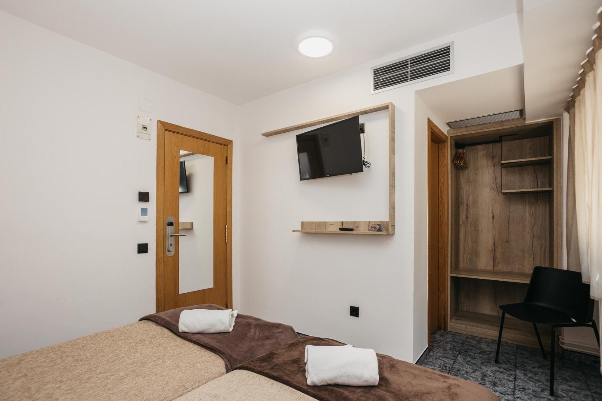 La Trobada Hotel Sport Ripoll Esterno foto